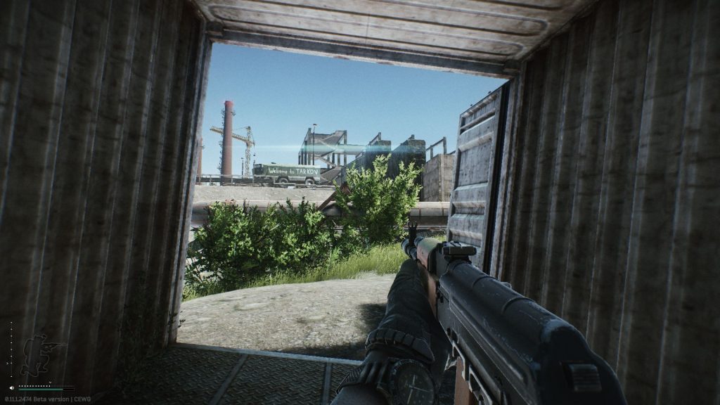 Flucht aus Tarkov-Charakter läuft durch Container