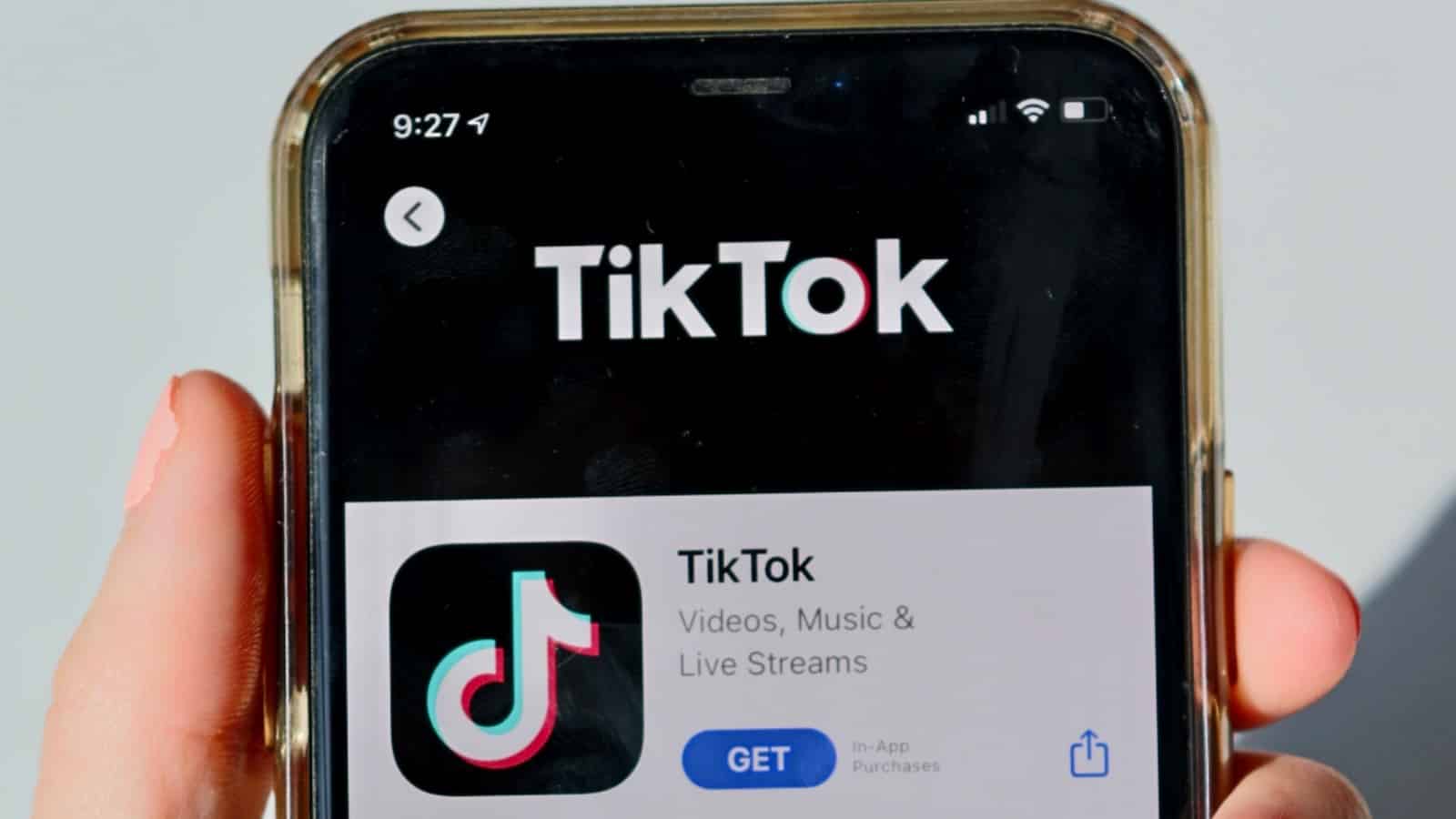 TikTok-Logo auf einem Telefonbildschirm