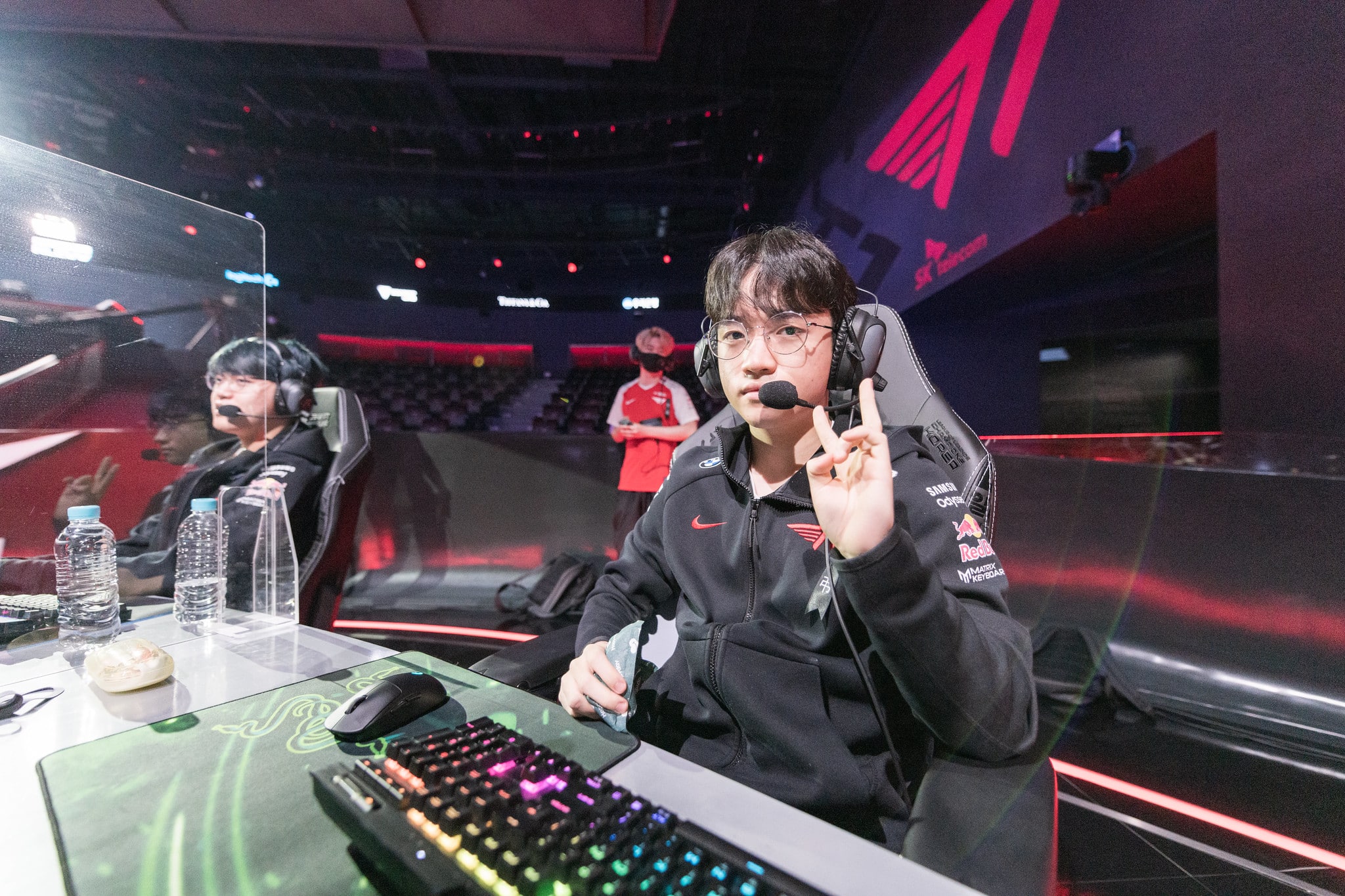 T1 Keria stellt Friedenszeichen im LCK-Sommer 2021 auf