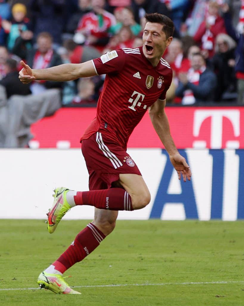 Robert Lewandowski feiert ein Tor