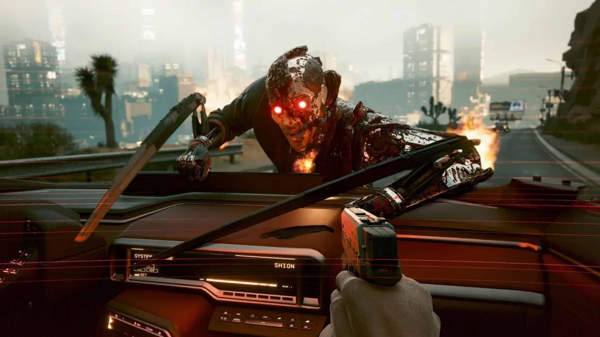 Strudelfeind, der sich in Cyberpunk 2077 an das Auto des Spielers klammert
